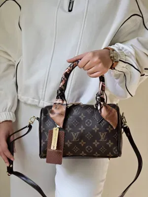 کیف صندوقی Louisvuitton